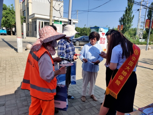 山西78保險宣傳日保險知識進農村 (5)